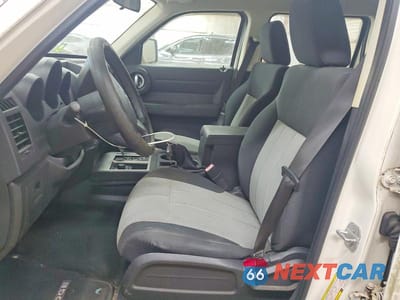 Zdjęcie 7 z 13 samochodu: 2008 DODGE NITRO SXT VIN:1D8GU28K08W114501 - miniatura