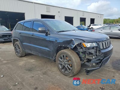 Czwarte zdjęcie samochodu z boku: 2020 JEEP GRAND CHEROKEE LAREDO VIN:1C4RJFAG4LC234499 - miniatura