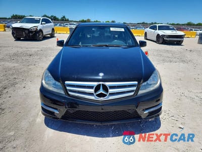 Piąte zdjęcie samochodu w środku: 2012 MERCEDES-BENZ C 250 VIN:WDDGF4HB3CR209166 - miniatura