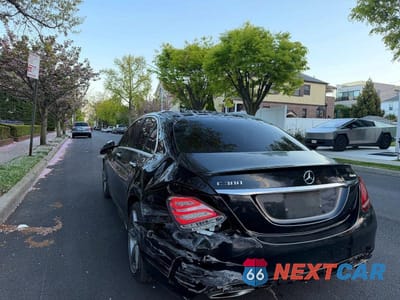 Trzecie zdjęcie samochodu z tyłu: 2015 MERCEDES-BENZ C 300 4MATIC VIN:55SWF4KB4FU071838 - miniatura