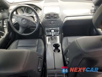 Zdjęcie 8 z 12 samochodu: 2009 MERCEDES-BENZ C 300 VIN:WDDGF54XX9R067611 - miniatura