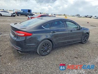 Trzecie zdjęcie samochodu z tyłu: 2018 FORD FUSION SE HYBRID VIN:3FA6P0LU6JR137987 - miniatura