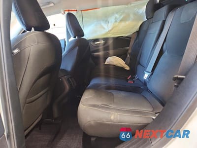 Zdjęcie 11 z 14 samochodu: 2016 JEEP CHEROKEE LATITUDE VIN:1C4PJMCS7GW142420 - miniatura