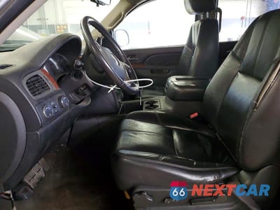 Zdjęcie 7 z 13 samochodu: 2010 GMC YUKON SLT VIN:1GKUKCE04AR123369 - miniatura