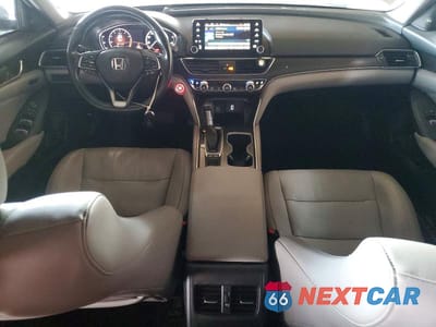 Zdjęcie 8 z 13 samochodu: 2018 HONDA ACCORD TOURING VIN:1HGCV1F90JA069441 - miniatura