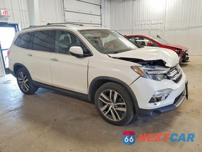 Czwarte zdjęcie samochodu z boku: 2017 HONDA PILOT ELITE VIN:5FNYF6H09HB011133 - miniatura
