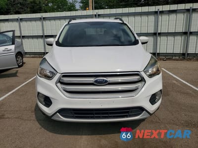 Piąte zdjęcie samochodu w środku: 2018 FORD ESCAPE SE VIN:1FMCU9GD3JUA75067 - miniatura