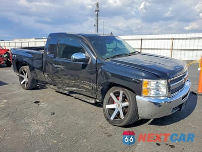 Czwarte zdjęcie samochodu z boku: 2013 CHEVROLET SILVERADO K1500 LT VIN:1GCRKSE75DZ269194 - miniatura