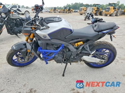 Trzecie zdjęcie samochodu z tyłu: 2024 YAMAHA MT09 SP VIN:JYARN95E5RA000581 - miniatura