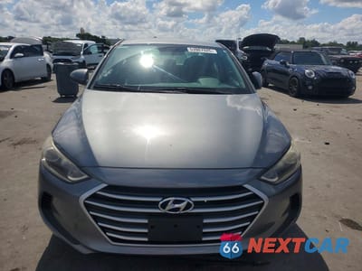 Piąte zdjęcie samochodu w środku: 2017 HYUNDAI ELANTRA SE VIN:KMHD74LF7HU067909 - miniatura