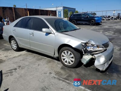 Czwarte zdjęcie samochodu z boku: 2005 TOYOTA CAMRY LE VIN:4T1BE32K55U595692 - miniatura