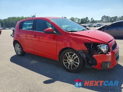Czwarte zdjęcie samochodu z boku: 2015 CHEVROLET SONIC LT VIN:1G1JC6SH5F4126558 - miniatura