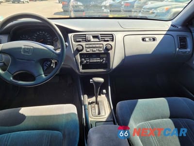 Zdjęcie 9 z 12 samochodu: 2000 HONDA ACCORD DX VIN:1HGCF8643YA805664 - miniatura