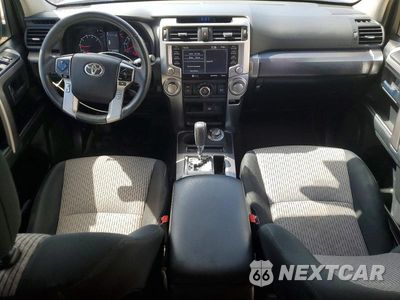 Zdjęcie 8 z 13 samochodu: 2020 TOYOTA 4RUNNER VIN:JTEBU5JR3L5802343 - miniatura