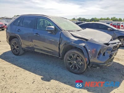 Czwarte zdjęcie samochodu z boku: 2025 TOYOTA RAV4 SE VIN:JTM16RFV5SJ077177 - miniatura