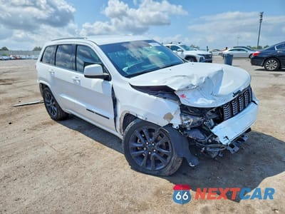 Czwarte zdjęcie samochodu z boku: 2021 JEEP GRAND CHEROKEE LAREDO VIN:1C4RJEAG7MC625108 - miniatura