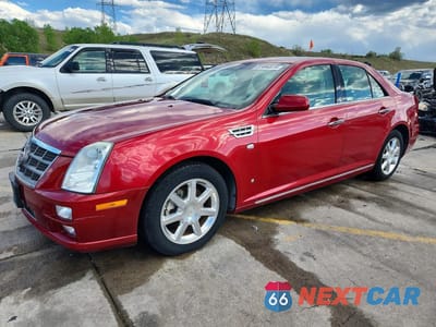 2008 CADILLAC STS 1G6DZ67A080163948 - główne zdjęcie licytacji z USA - miniatura
