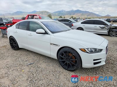 Czwarte zdjęcie samochodu z boku: 2017 JAGUAR XE PREMIUM VIN:SAJAJ4BV8HA964239 - miniatura