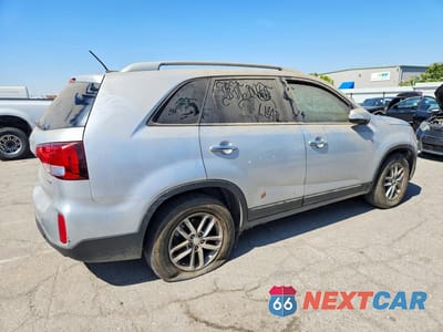 Trzecie zdjęcie samochodu z tyłu: 2015 KIA SORENTO LX VIN:5XYKT4A68FG640731 - miniatura