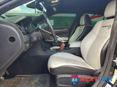 Zdjęcie 7 z 12 samochodu: 2016 CHRYSLER 300C VIN:2C3CCAKG4GH253076 - miniatura
