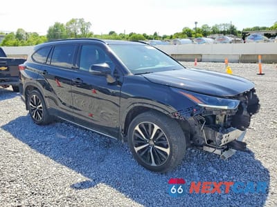Czwarte zdjęcie samochodu z boku: 2021 TOYOTA HIGHLANDER XSE VIN:5TDJZRBH3MS145070 - miniatura