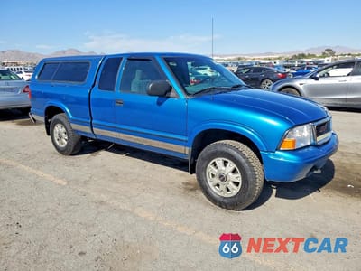 Czwarte zdjęcie samochodu z boku: 2002 GMC SONOMA VIN:1GTDT19W928173963 - miniatura