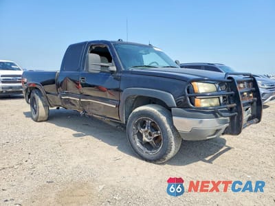 Czwarte zdjęcie samochodu z boku: 2005 CHEVROLET SILVERADO K1500 VIN:1GCEK19Z95Z133611 - miniatura