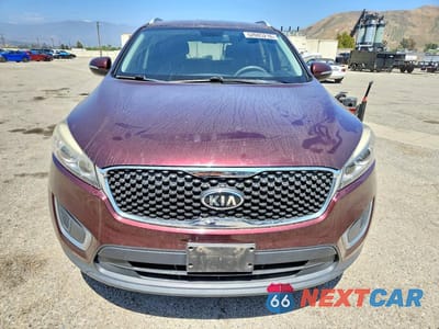 Piąte zdjęcie samochodu w środku: 2016 KIA SORENTO LX VIN:5XYPG4A36GG125583 - miniatura