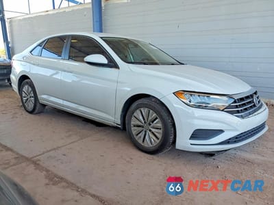 Czwarte zdjęcie samochodu z boku: 2019 VOLKSWAGEN JETTA S VIN:3VWC57BU4KM275357 - miniatura