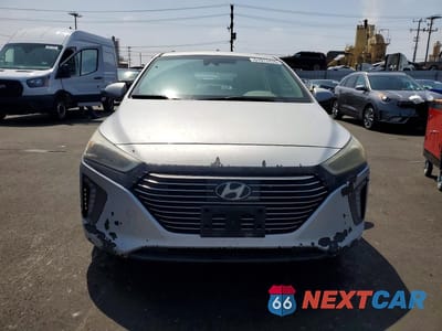 Piąte zdjęcie samochodu w środku: 2018 HYUNDAI IONIQ LIMITED VIN:KMHC05LC7JU063540 - miniatura