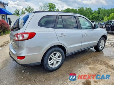 Trzecie zdjęcie samochodu z tyłu: 2010 HYUNDAI SANTA FE GLS VIN:5NMSG3AB7AH347722 - miniatura