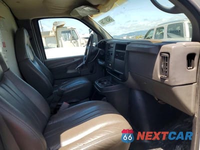 Zdjęcie 11 z 13 samochodu: 2004 GMC SAVANA CUTAWAY G3500 VIN:1GDJG31U941908106 - miniatura