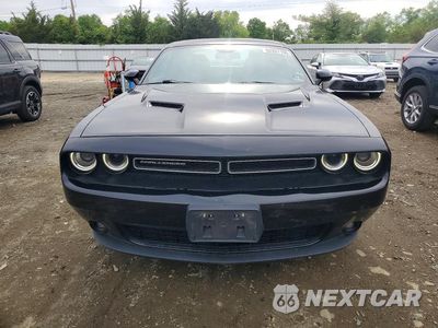 Piąte zdjęcie samochodu w środku: 2017 DODGE CHALLENGER SXT VIN:2C3CDZAG3HH626221 - miniatura