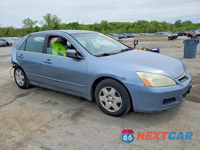 Czwarte zdjęcie samochodu z boku: 2007 HONDA ACCORD LX VIN:1HGCM56447A072799 - miniatura