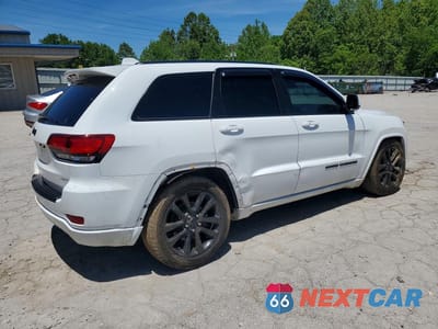 Trzecie zdjęcie samochodu z tyłu: 2020 JEEP GRAND CHEROKEE LAREDO VIN:1C4RJFAG4LC361561 - miniatura