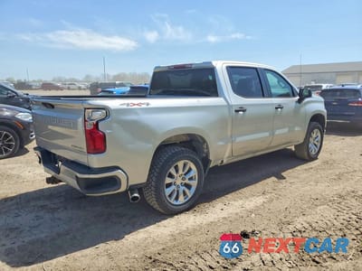 Trzecie zdjęcie samochodu z tyłu: 2021 CHEVROLET SILVERADO K1500 CUSTOM VIN:1GCPYBEH3MZ173692 - miniatura