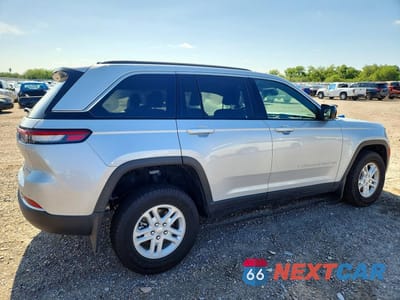 Trzecie zdjęcie samochodu z tyłu: 2025 JEEP GRAND CHEROKEE LAREDO VIN:1C4RJGAG7S8804969 - miniatura