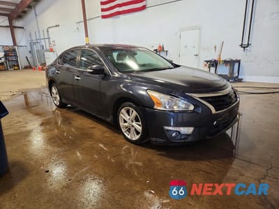Czwarte zdjęcie samochodu z boku: 2015 NISSAN ALTIMA 2.5 SV VIN:1N4AL3AP7FC420523 - miniatura