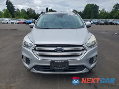 Piąte zdjęcie samochodu w środku: 2018 FORD ESCAPE SE VIN:1FMCU9GD0JUA44021 - miniatura