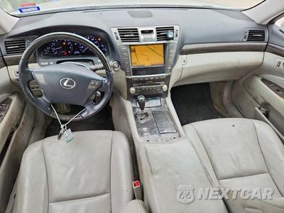 Zdjęcie 8 z 13 samochodu: 2011 LEXUS LS 460 VIN:JTHBL5EF0B5104874 - miniatura