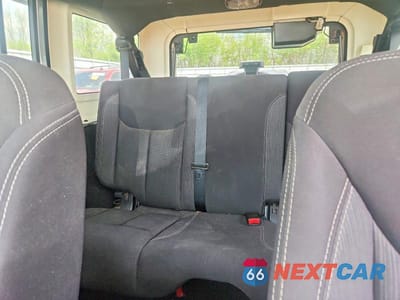 Zdjęcie 10 z 13 samochodu: 2013 JEEP WRANGLER UNLIMITED SAHARA VIN:1C4BJWEG3DL635829 - miniatura