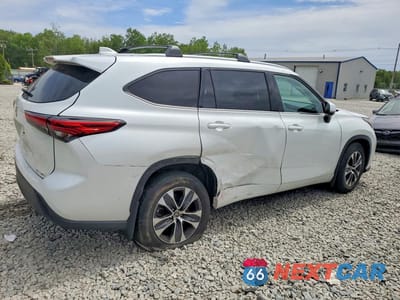 Trzecie zdjęcie samochodu z tyłu: 2022 TOYOTA HIGHLANDER XLE VIN:5TDGZRBH2NS204427 - miniatura