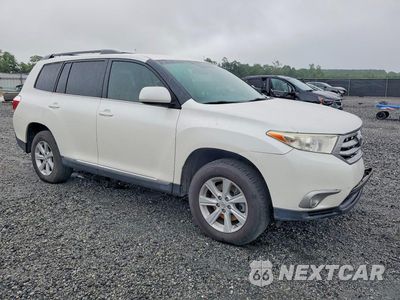 Czwarte zdjęcie samochodu z boku: 2013 TOYOTA HIGHLANDER PLUS VIN:5TDZK3EHXDS131358 - miniatura