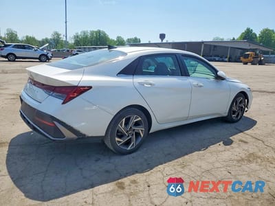 Trzecie zdjęcie samochodu z tyłu: 2024 HYUNDAI ELANTRA SEL VIN:KMHLS4DG4RU712633 - miniatura