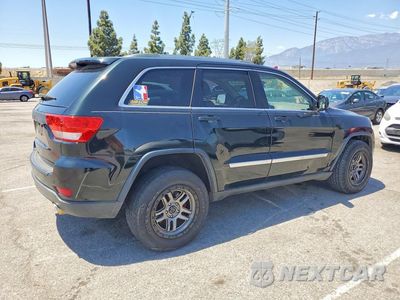 Trzecie zdjęcie samochodu z tyłu: 2013 JEEP GRAND CHEROKEE LAREDO VIN:1C4RJFAT5DC503883 - miniatura
