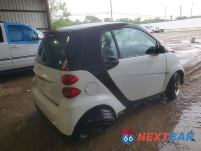 Trzecie zdjęcie samochodu z tyłu: 2015 SMART FORTWO PURE VIN:WMEEJ3BA1FK801187 - miniatura