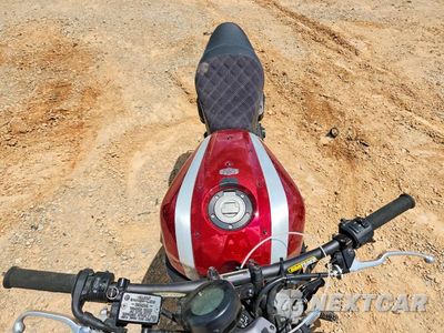 Piąte zdjęcie samochodu w środku: 2018 YAMAHA XSR700 VIN:JYARM21E2JA000137 - miniatura