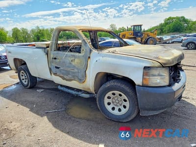 Czwarte zdjęcie samochodu z boku: 2011 CHEVROLET SILVERADO K1500 VIN:1GCNKPEX5BZ461188 - miniatura