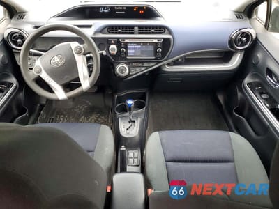 Zdjęcie 8 z 12 samochodu: 2016 TOYOTA PRIUS C TWO VIN:JTDKDTB31G1124949 - miniatura