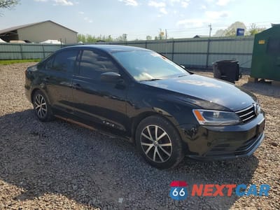 Czwarte zdjęcie samochodu z boku: 2016 VOLKSWAGEN JETTA SE VIN:3VWB67AJ9GM413904 - miniatura